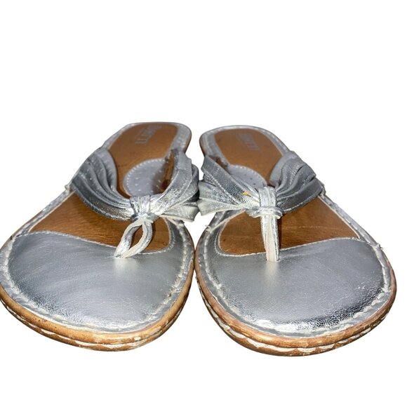 Born Womens Metallic Silver Leather Slip-On thong Sandals Size 7 cushioned - Picture 2 of 9
